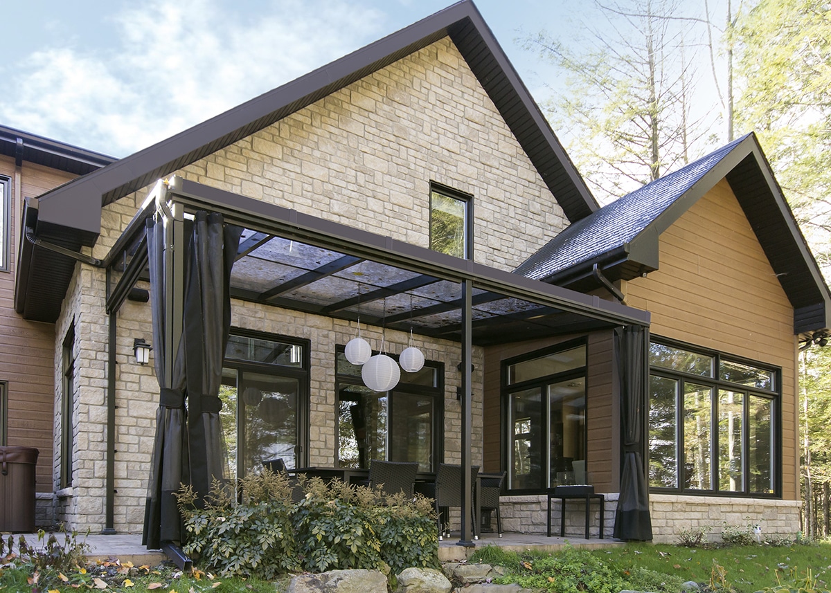 auvent en verre et aluminium