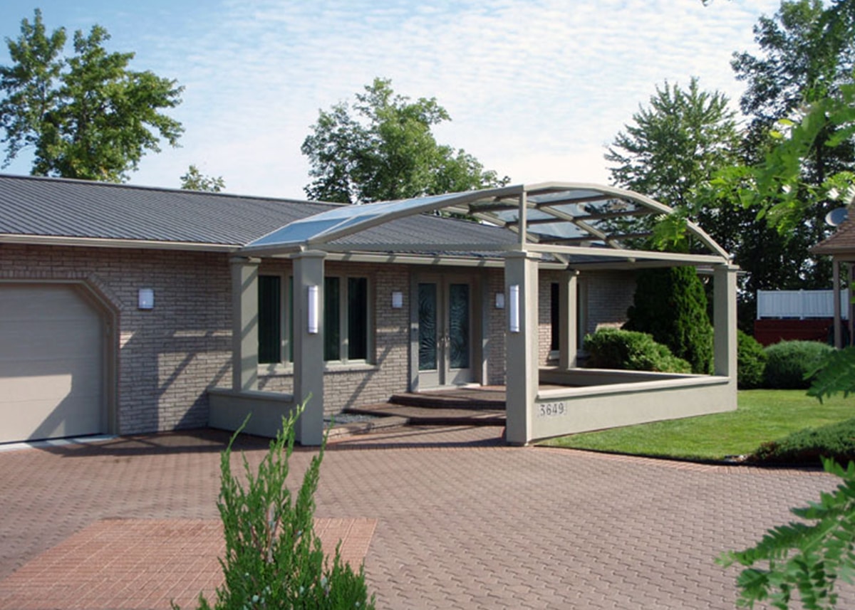 auvent en verre et aluminium