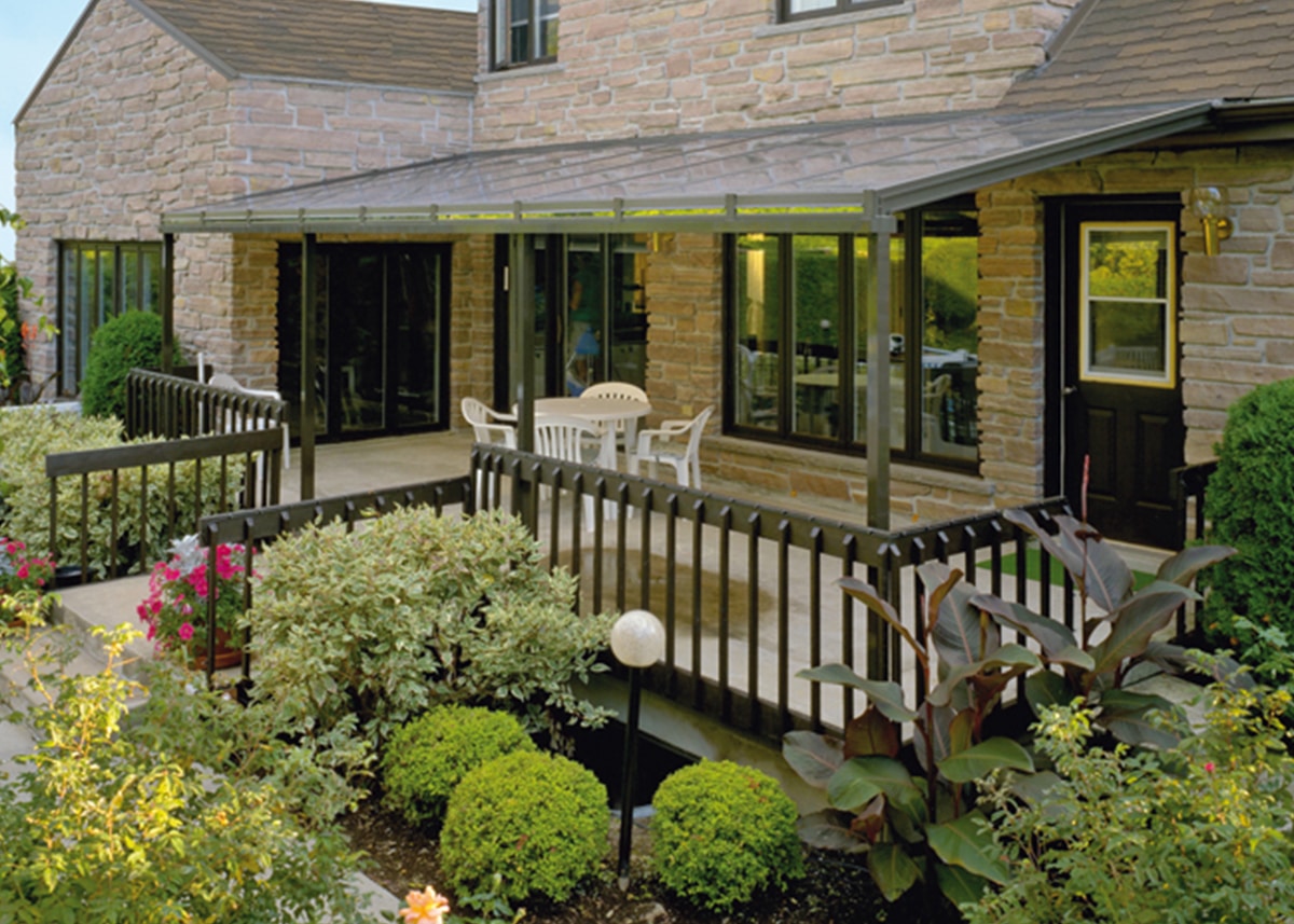 auvent en verre et aluminium