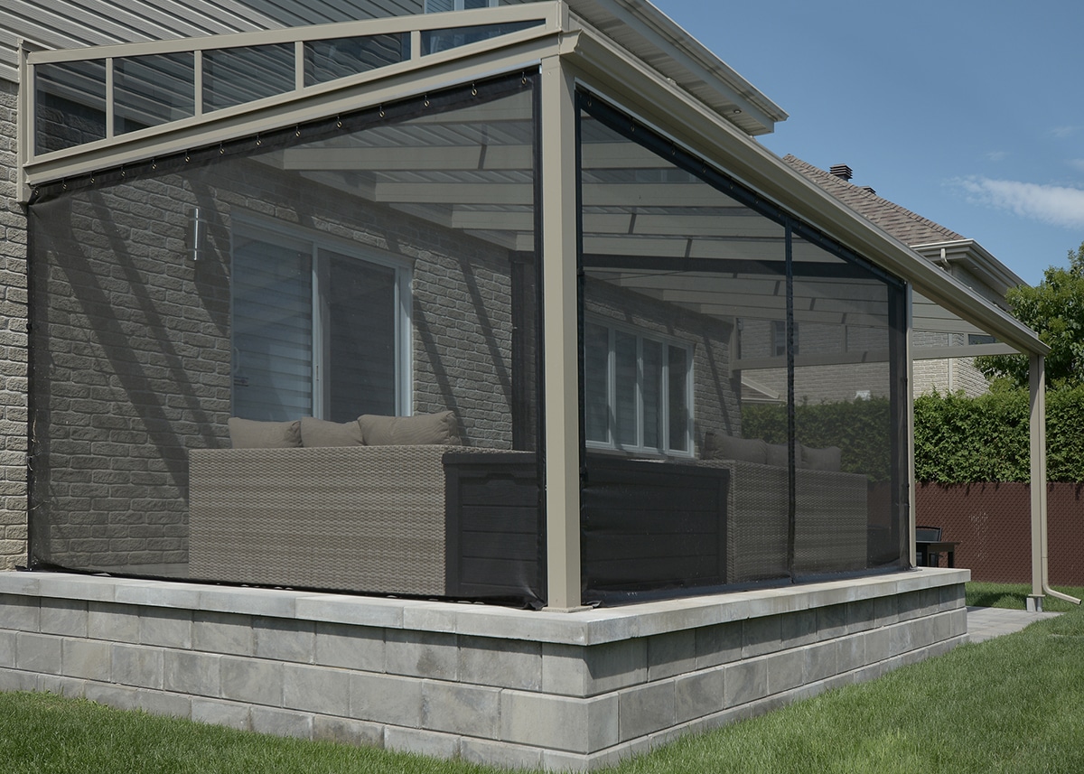 auvent en verre et aluminium avec moustiquaire