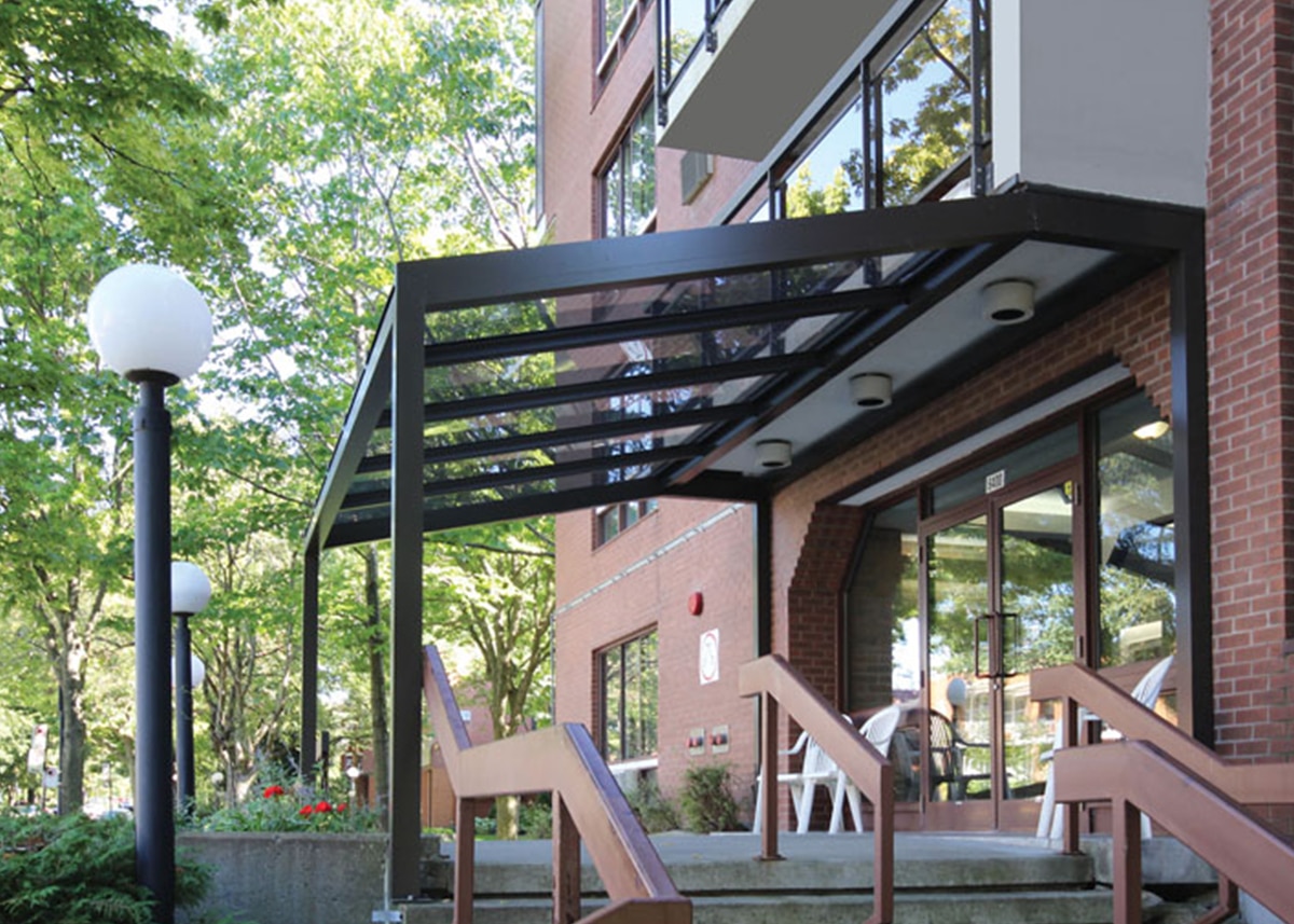 auvent en verre et aluminium