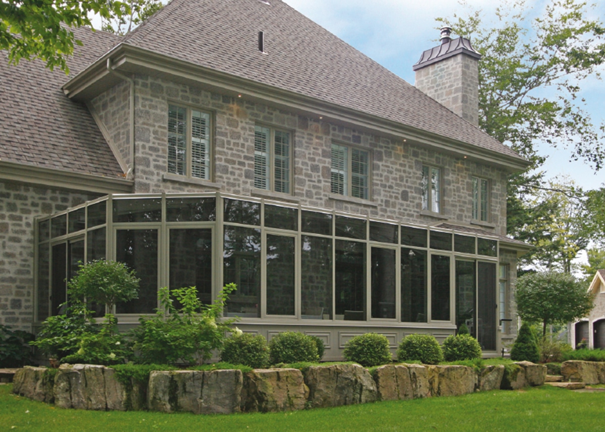 solarium sur mesure avec toit en verre