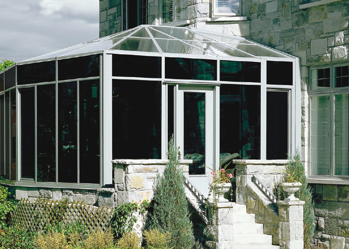 solarium sur mesure avec toit en verre