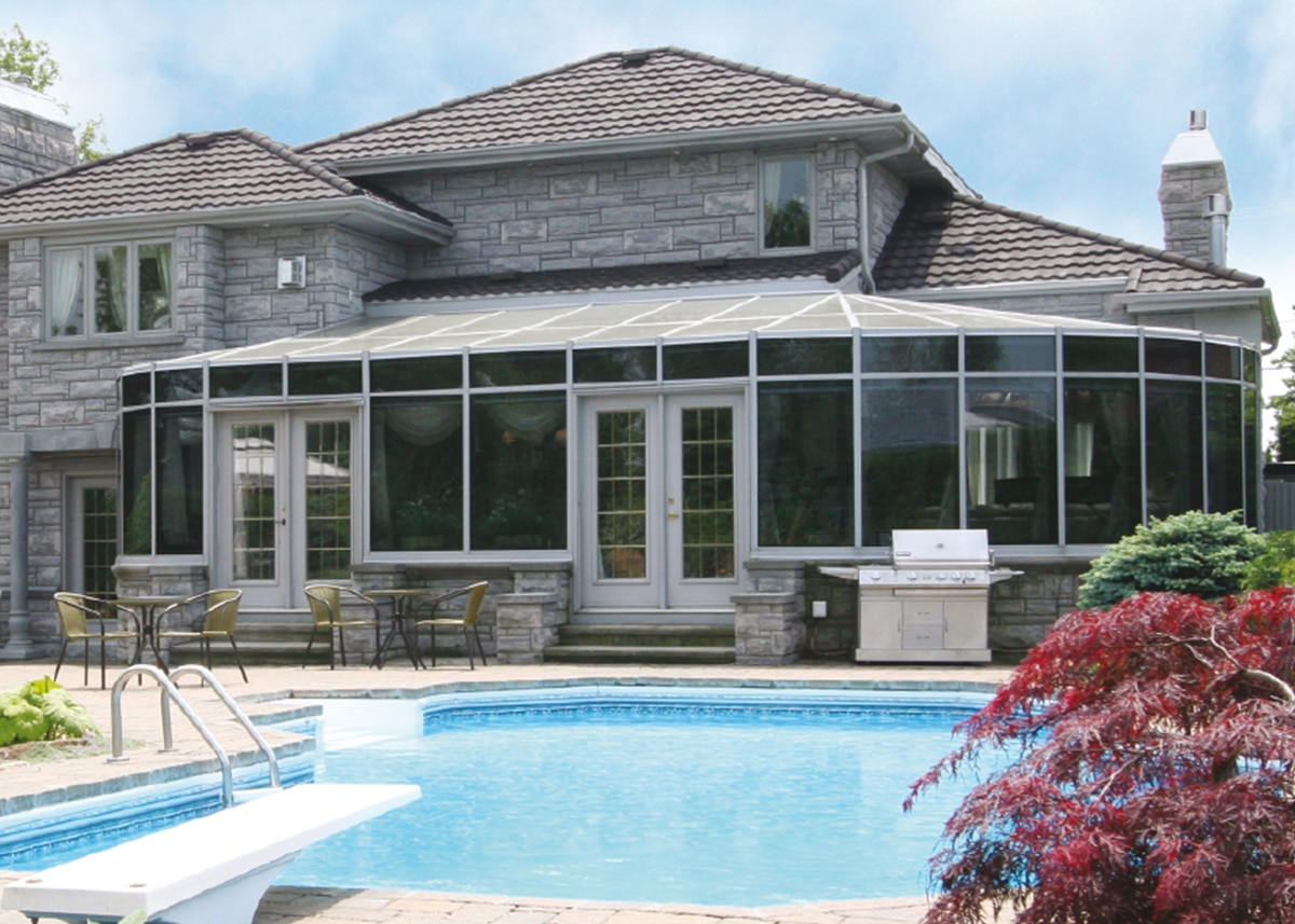 solarium sur mesure avec toit en verre