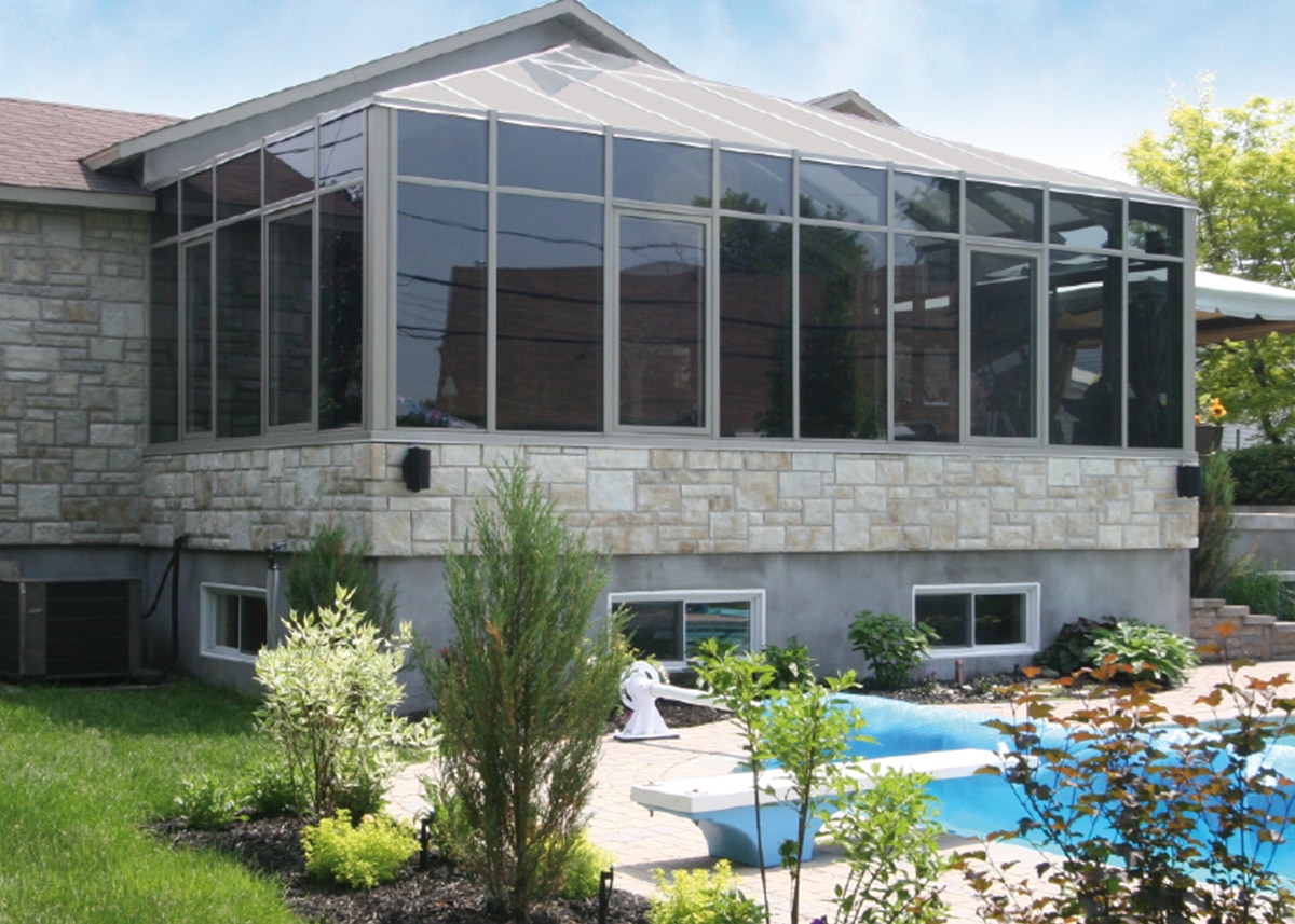 solarium sur mesure avec toit en verre